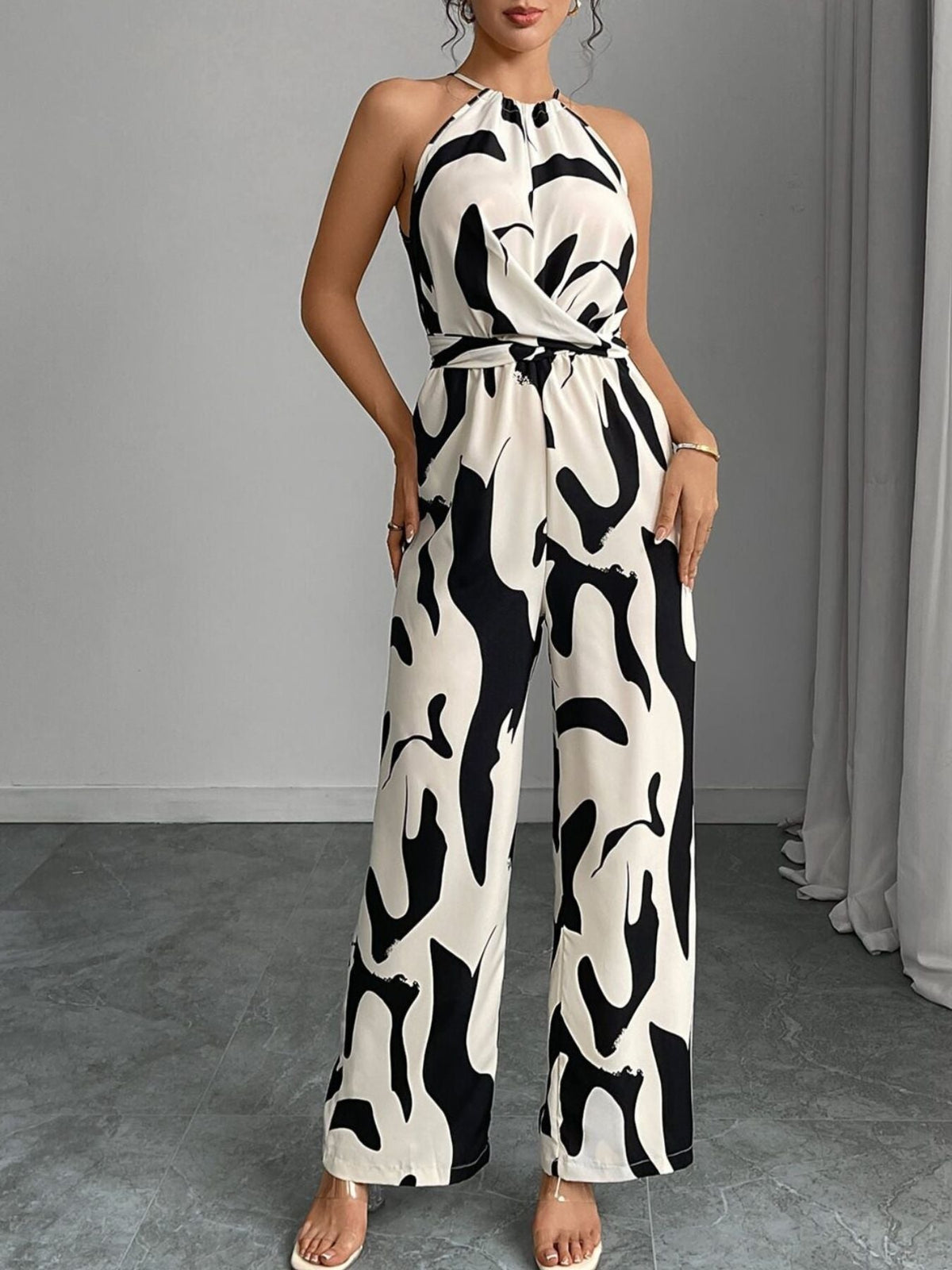 Damski kombinezon z dekoltem typu halter i szerokimi nogawkami w abstrakcyjny wzór-Jumpsuits for women-Olave