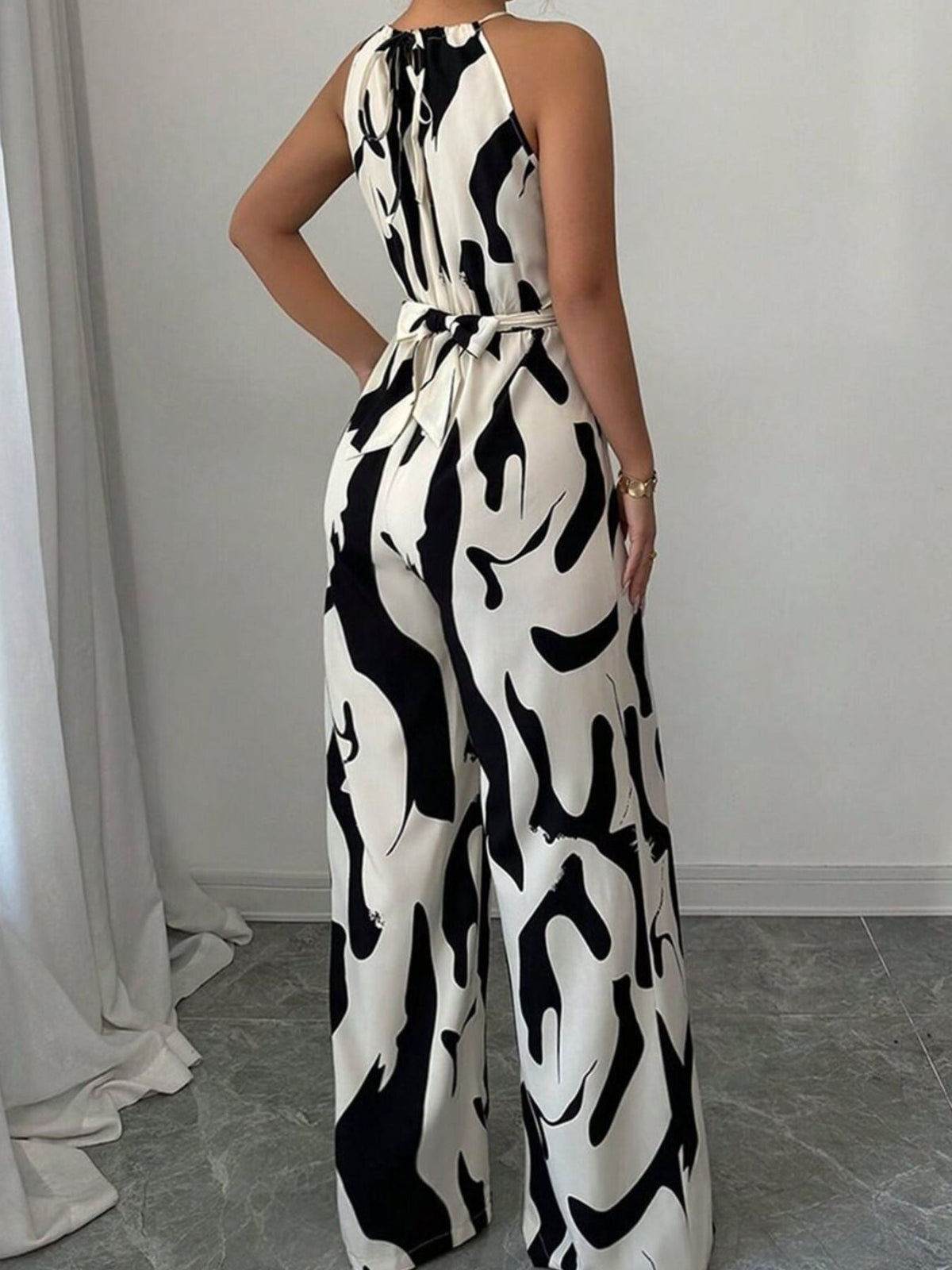 Damski kombinezon z dekoltem typu halter i szerokimi nogawkami w abstrakcyjny wzór-Jumpsuits for women-Olave