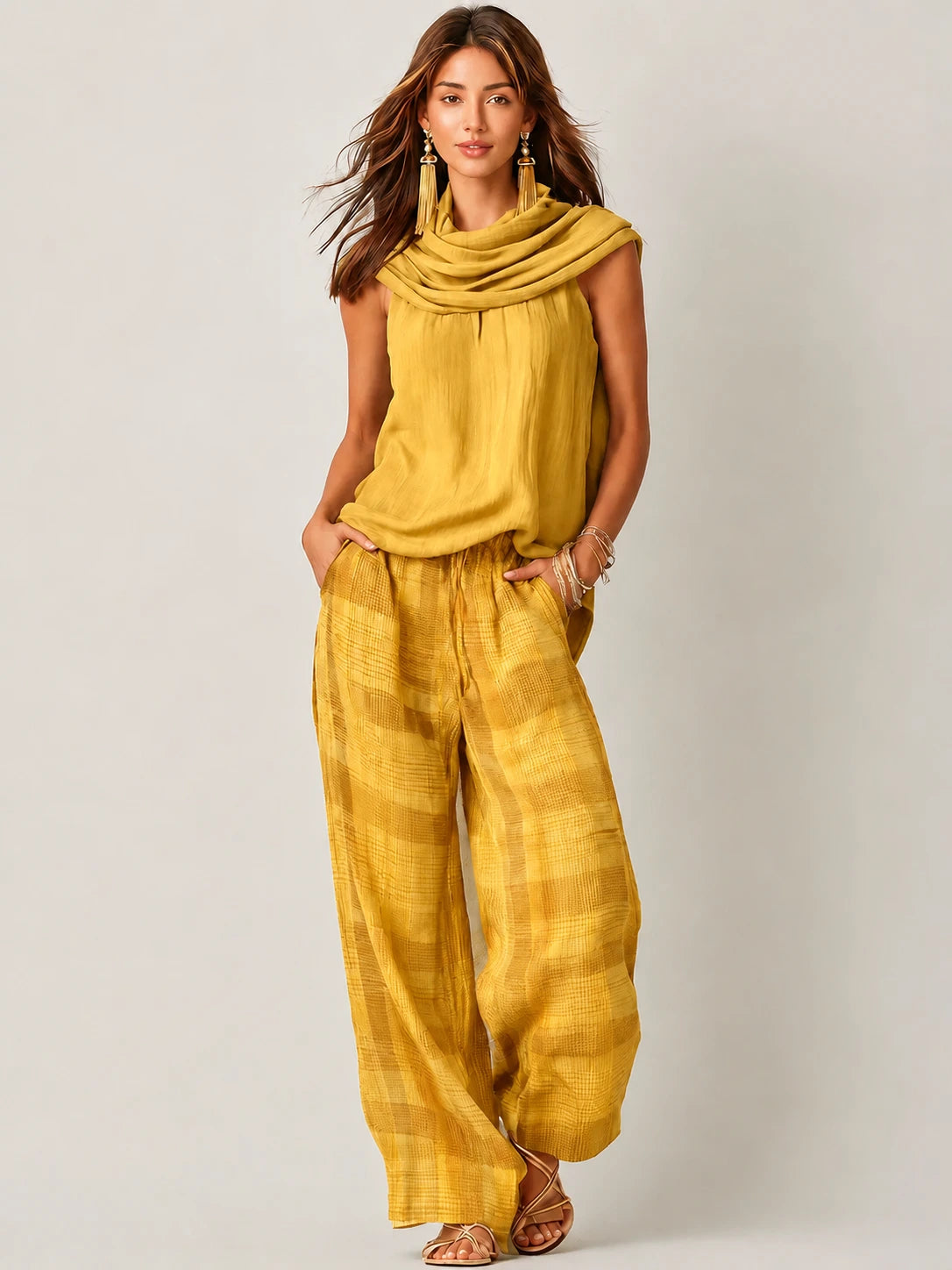 Damski komplet: top bez rękawów z dekoltem typu woda i spodnie w kratę z szerokimi nogawkami-Sets for women-Olave