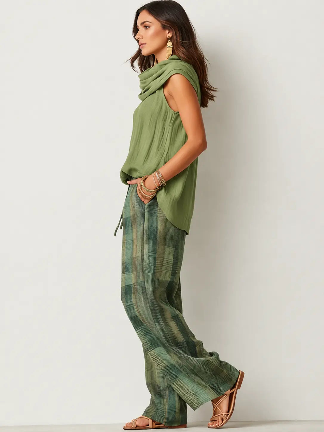 Damski komplet: top bez rękawów z dekoltem typu woda i spodnie w kratę z szerokimi nogawkami-Sets for women-Olave
