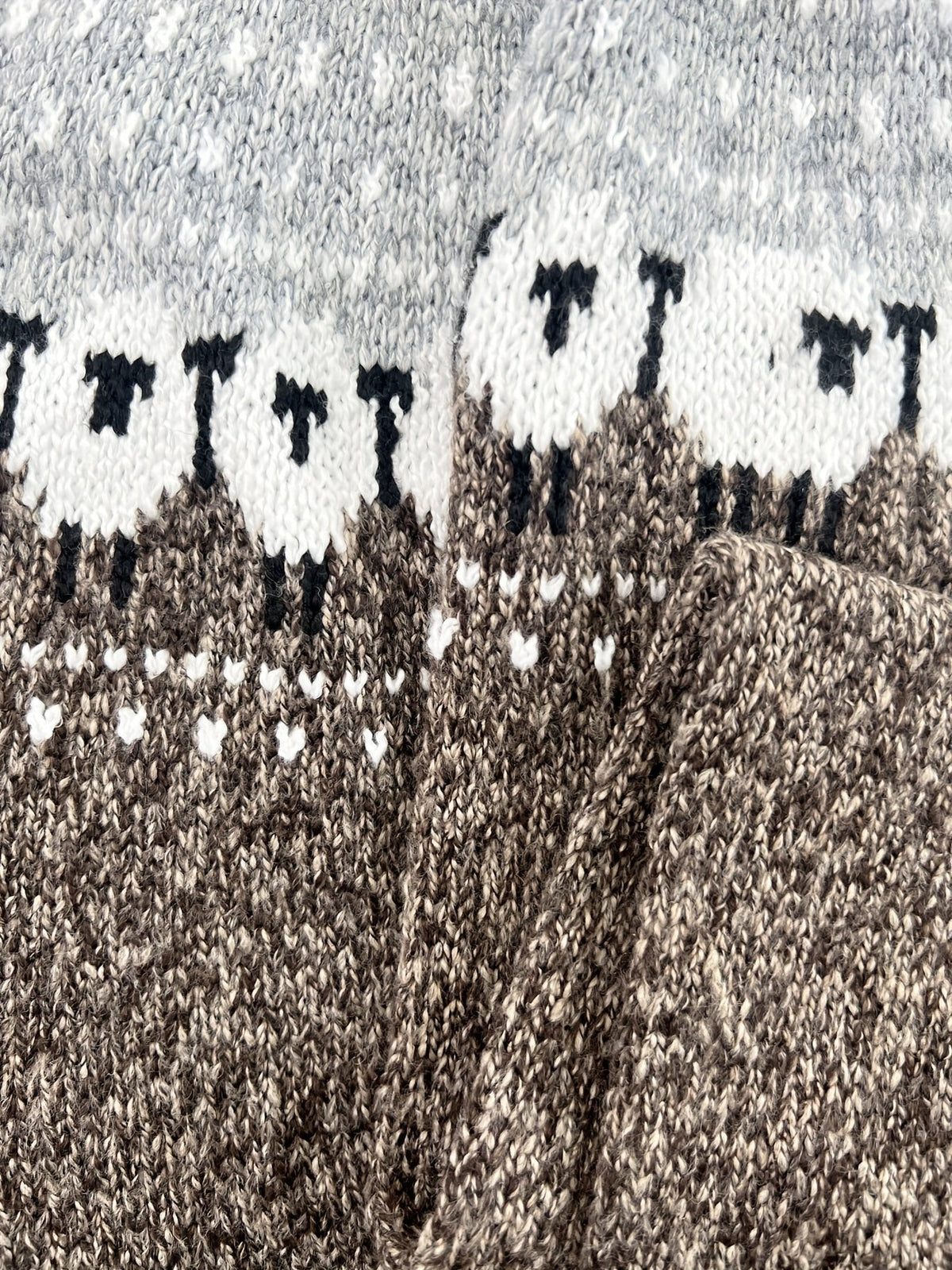 Damski sweter z dzianiny w żakardowy wzór owiec-Sweaters for Women-Olave