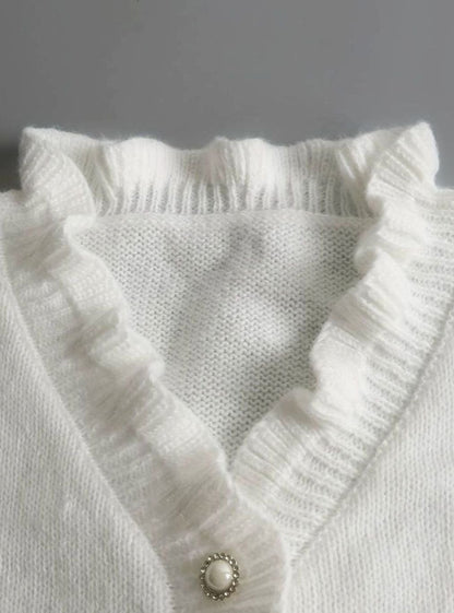 Damski sweter z dzianiny z falbanką przy dekolcie w serek i guzikami-Sweaters for Women-Olave