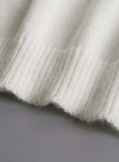 Damski sweter z dzianiny z falbanką przy dekolcie w serek i guzikami-Sweaters for Women-Olave
