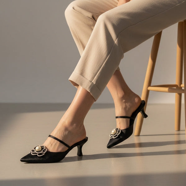 Damskie klapki na niskim obcasie typu kaczuszka ze szpiczastym noskiem-Footwear for women-Olave