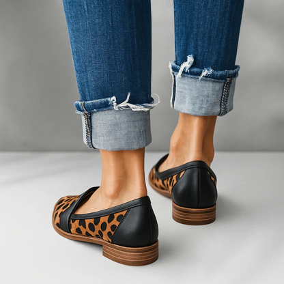Damskie mokasyny w szpic z ozdobnym paskiem-Footwear for women-Olave