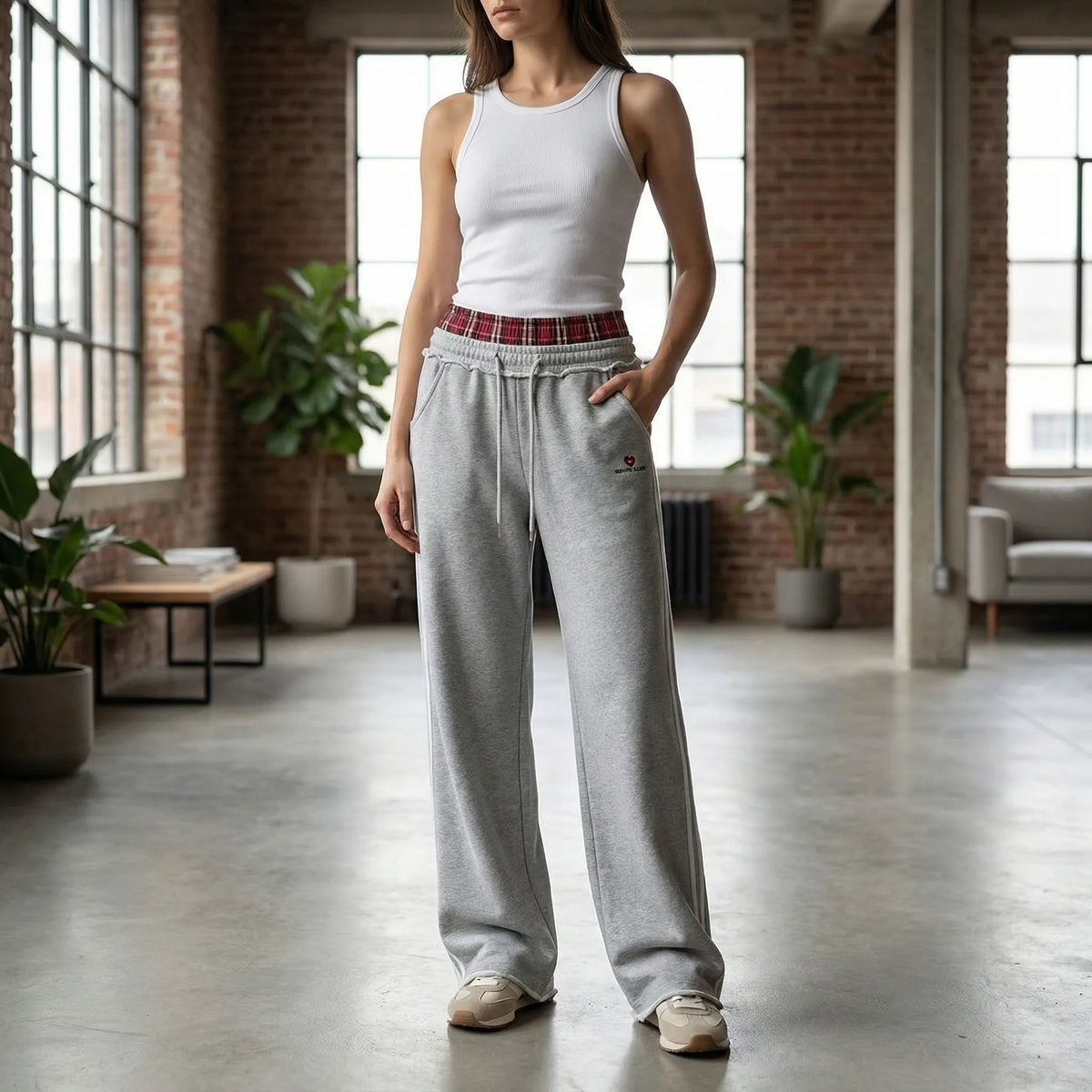 Damskie spodnie dresowe z szerokimi nogawkami i pasem w kratę-Pants for Women-Olave