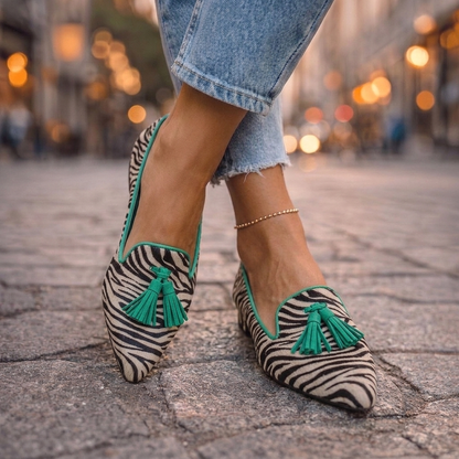 Damskie zamszowe mokasyny ze szpiczastym noskiem i chwostami-Footwear for women-Olave