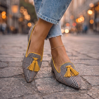 Damskie zamszowe mokasyny ze szpiczastym noskiem i chwostami-Footwear for women-Olave