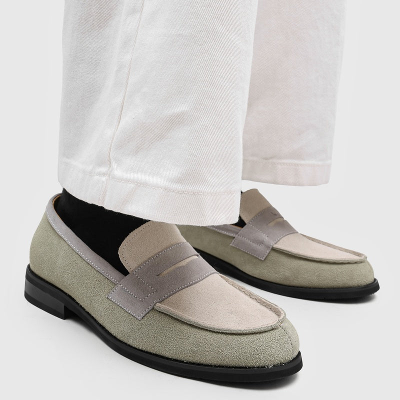 Męskie mokasyny z zamszu z kontrastowymi przeszyciami-Footwear for men-Olave