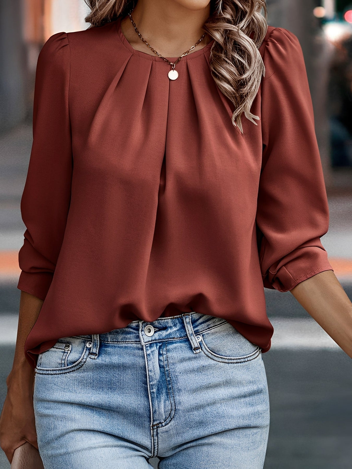Damska bluzka z plisowanym okrągłym dekoltem-Blouses for women-Olave