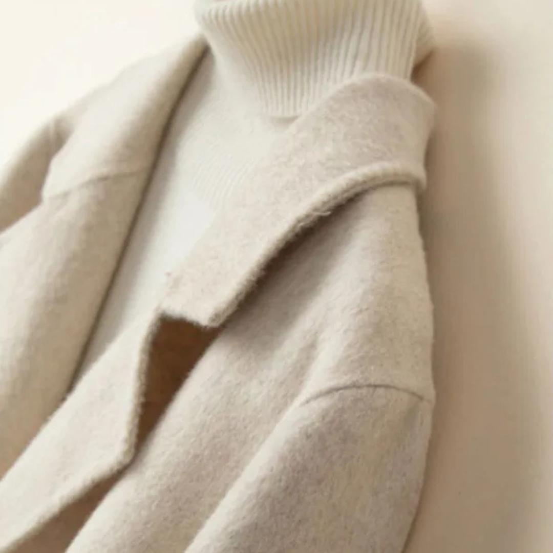 Damski krótki płaszcz z klapami i guzikami-Coats for women-Olave
