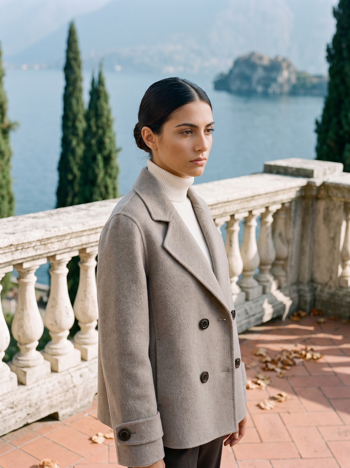 Damski krótki płaszcz z klapami i guzikami-Coats for women-Olave