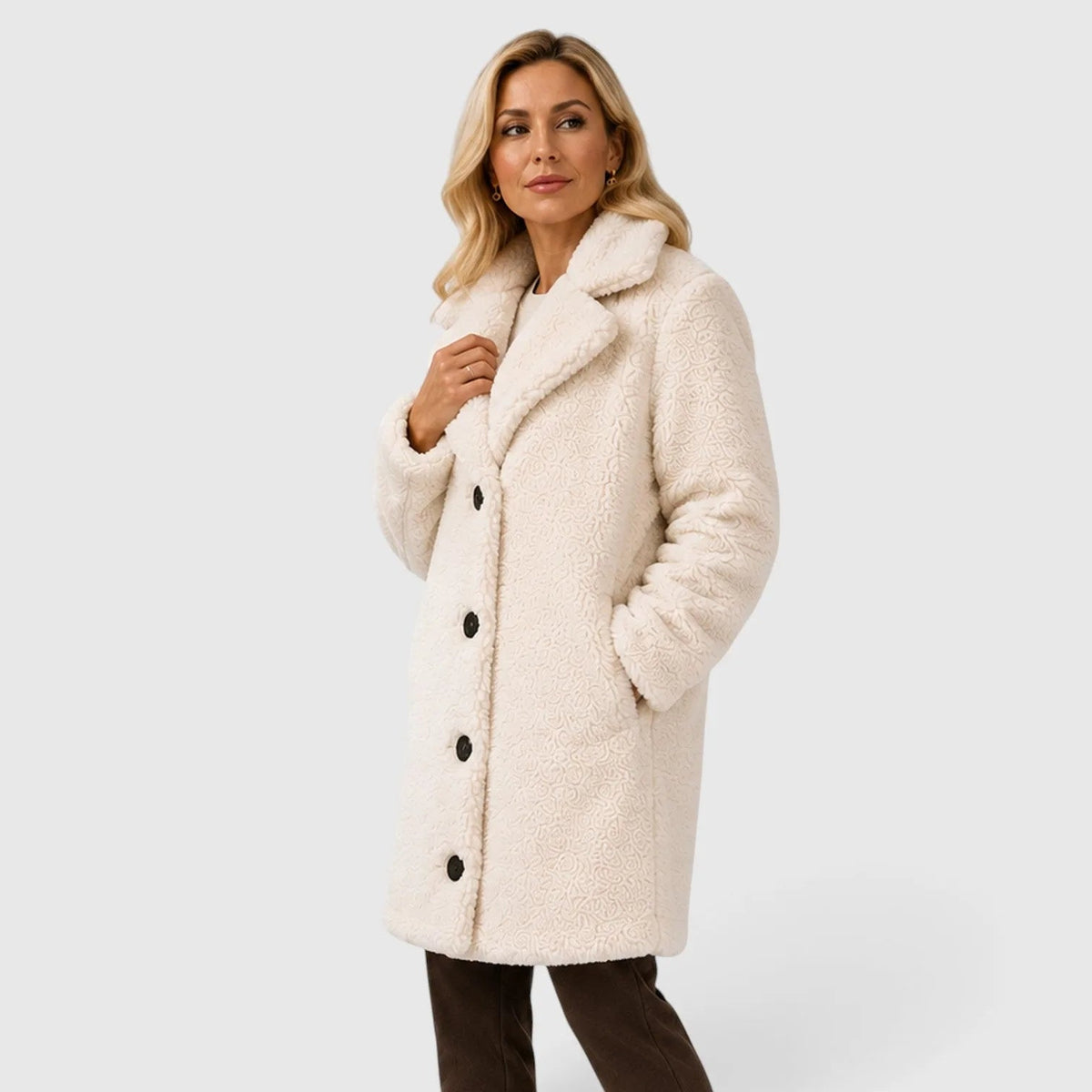 Damski płaszcz typu teddy zapinany na guziki-Coats for women-Olave