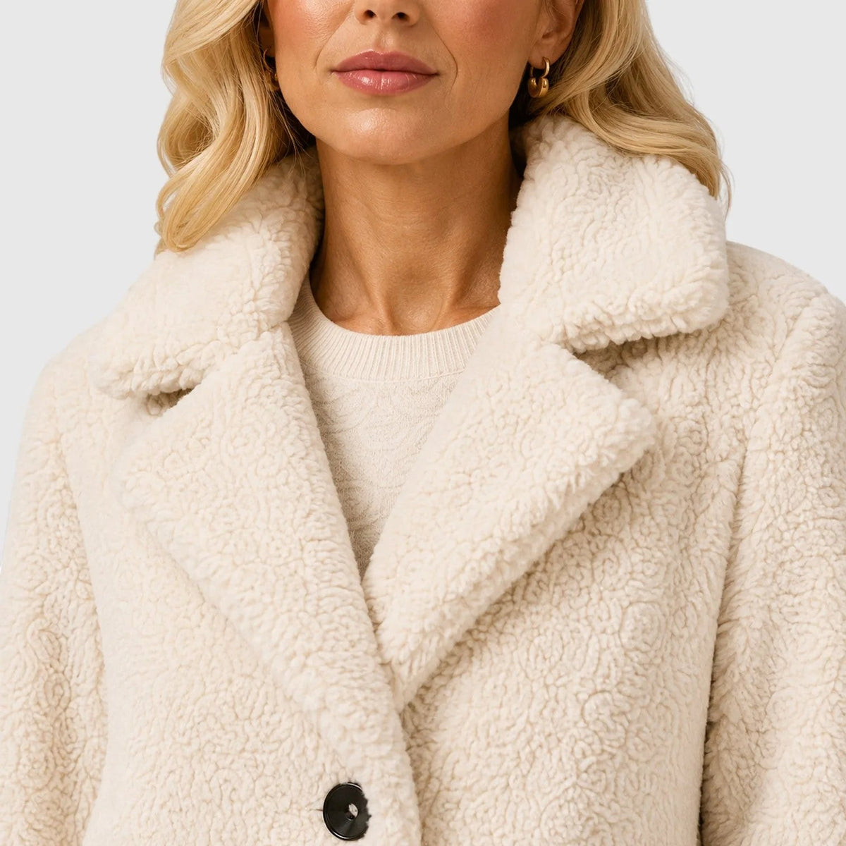 Damski płaszcz typu teddy zapinany na guziki-Coats for women-Olave