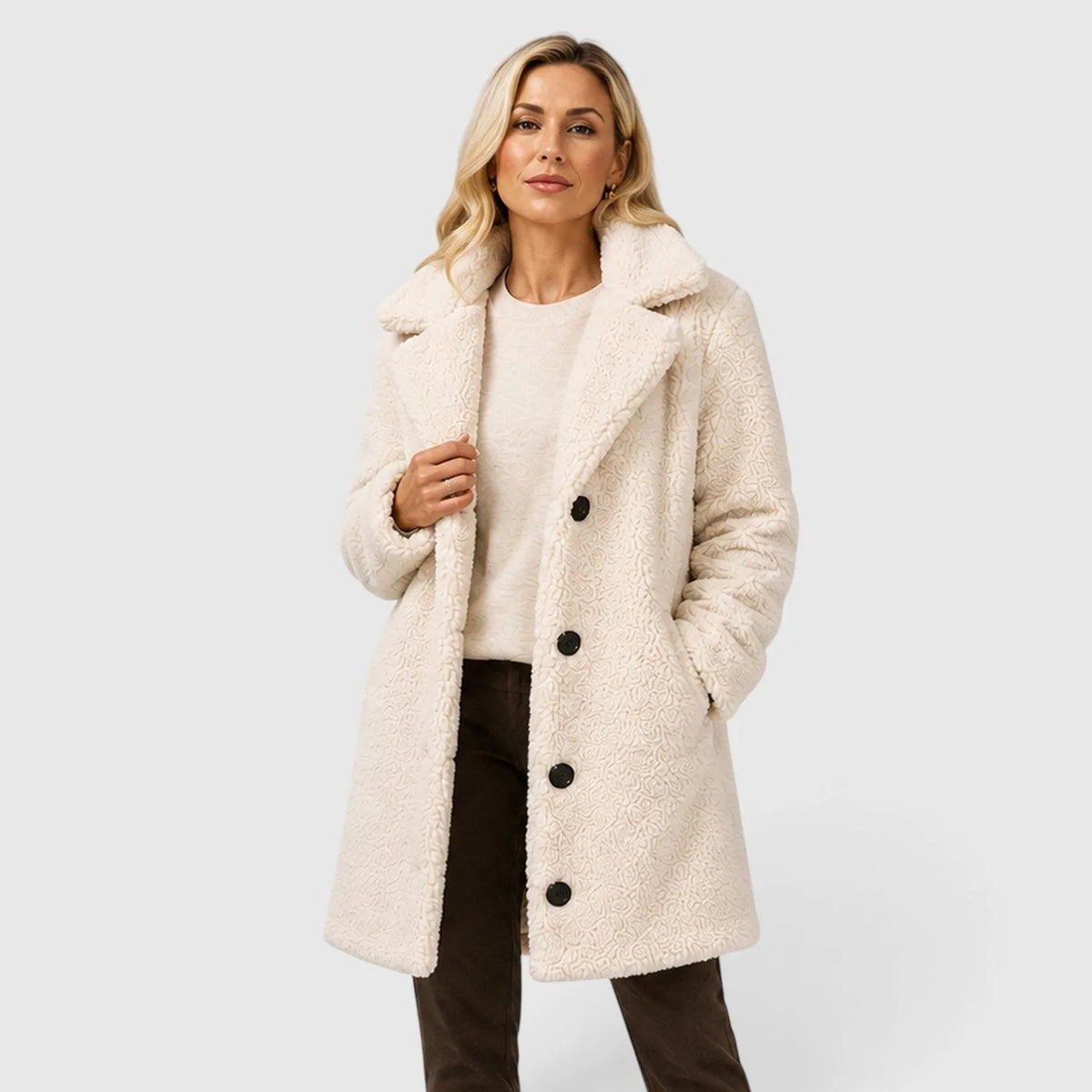 Damski płaszcz typu teddy zapinany na guziki-Coats for women-Olave