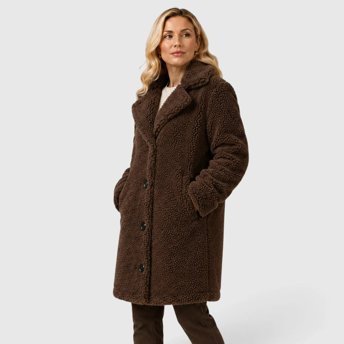 Damski płaszcz typu teddy zapinany na guziki-Coats for women-Olave