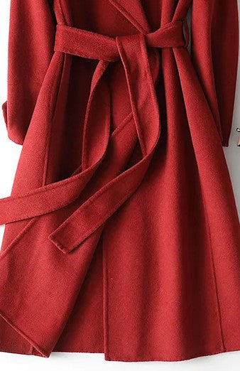 Damski płaszcz wiązany z paskiem i szerokimi klapami-Coats for Women-Olave