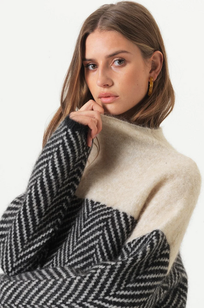 Damski sweter z golfem i wzorem w jodełkę-Sweaters for Women-Olave
