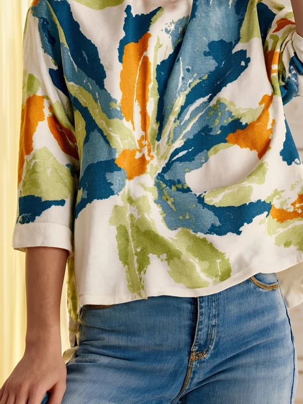 Damski top z okrągłym dekoltem i abstrakcyjnym nadrukiem-Tops for women-Olave