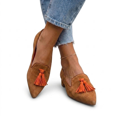 Damskie zamszowe mokasyny ze szpiczastym noskiem i chwostami-Footwear for women-Olave