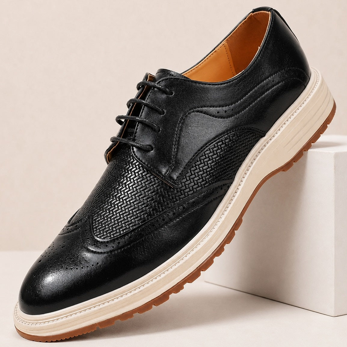 Męskie półbuty typu brogsy z ażurowym zdobieniem-Footwear for men-Olave