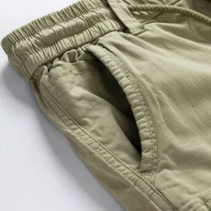 Męskie szorty cargo z elastycznym pasem i kieszeniami z klapkami-Shorts for men-Olave