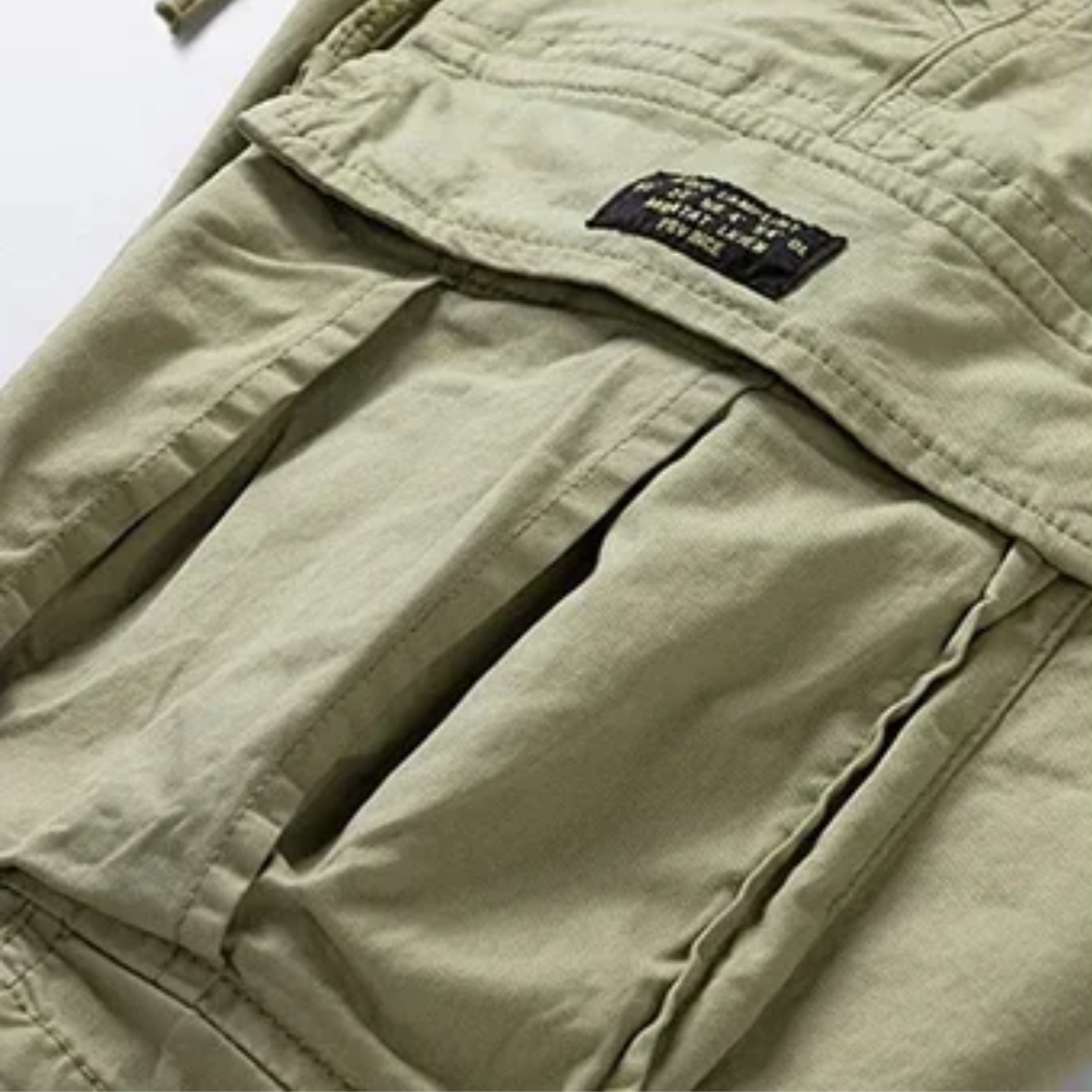 Męskie szorty cargo z elastycznym pasem i kieszeniami z klapkami-Shorts for men-Olave
